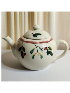 Hartstone Pottery Christmas Garland Teapot